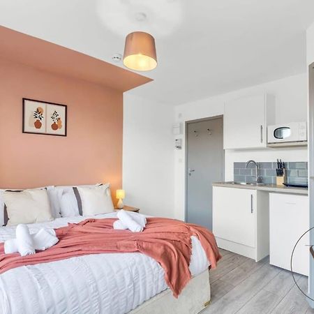 Sienna Longton Studio 2C - Wi-Fi, Alton Towers, Netflix Stoke-on-Trent Extérieur photo