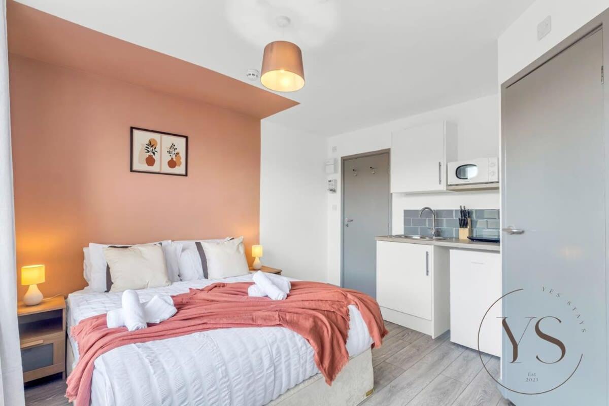 Sienna Longton Studio 2C - Wi-Fi, Alton Towers, Netflix Stoke-on-Trent Extérieur photo