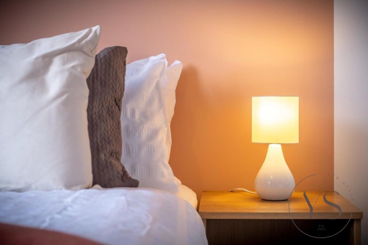 Sienna Longton Studio 2C - Wi-Fi, Alton Towers, Netflix Stoke-on-Trent Extérieur photo