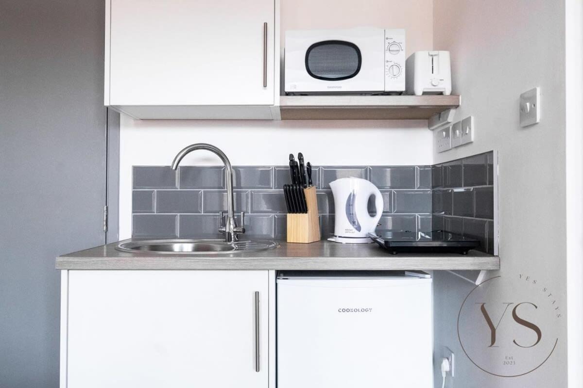 Sienna Longton Studio 2C - Wi-Fi, Alton Towers, Netflix Stoke-on-Trent Extérieur photo