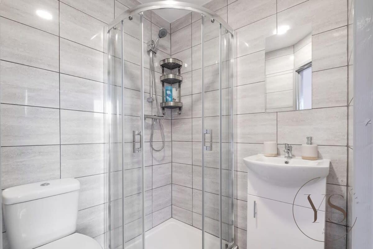 Sienna Longton Studio 2C - Wi-Fi, Alton Towers, Netflix Stoke-on-Trent Extérieur photo